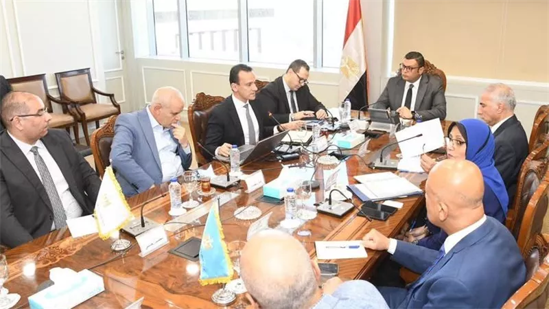 وزير الإسكان يعقد اجتماعاً لمتابعة مستجدات إنشاء وحدتي تنظيم السوق وتصدير العقار 