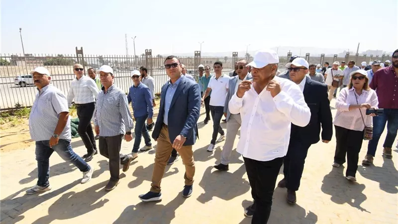 وزير الإسكان يتفقد المنطقة الاستثمارية ومشروع الأرينا بحدائق «تلال الفسطاط»