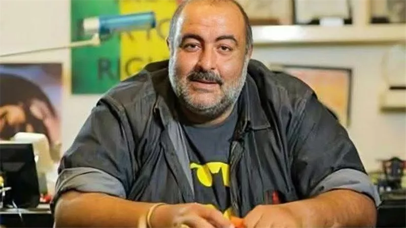 وفاة المخرج سامح عبد العزيز تُفجع الوسط الفني.. وغادة عبد الرازق أول المشيعين 