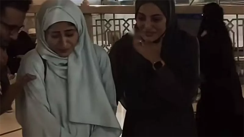 شجون الهاجري تؤدي مناسك العمرة برفقة فاطمة الصفي بعد سلسلة أزماتها المتكررة 