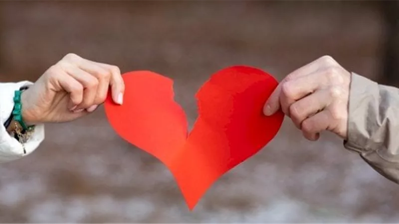 ما حكم الخلوة بين الرجل وطليقته أثناء فترة العدة؟ «الإفتاء تُجيب»