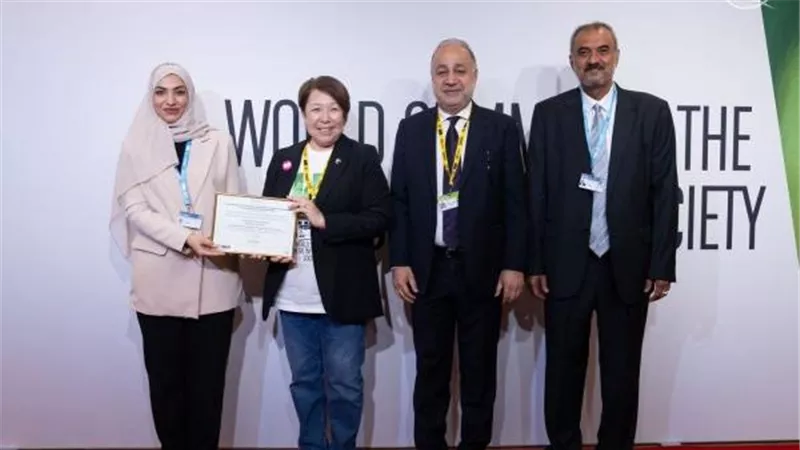 تكريم عُمانى بـ القمة العالمية لمجتمع تقنية المعلومات في جنيف