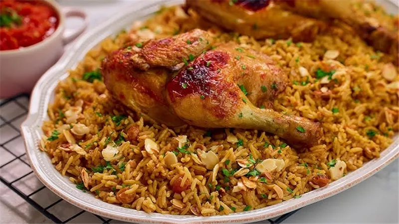 طريقة عمل كبسة الدجاج بالطماطم بخطوات بسيطة في مطبخك 
