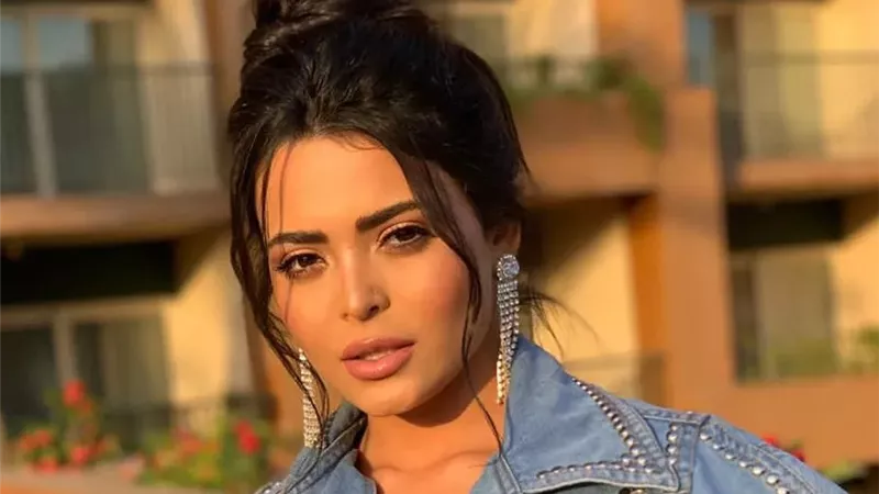 أسماء جلال تتخذ إجراءات قانونية ضد مصفف شعر.. ما القصة؟