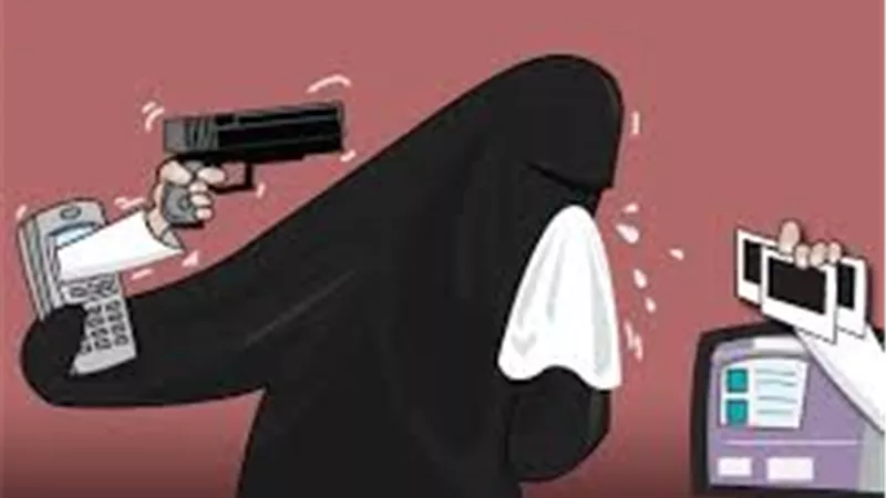 هل أظلم خطيبي إذا أرسلت صوري لحبيبي السابق؟
