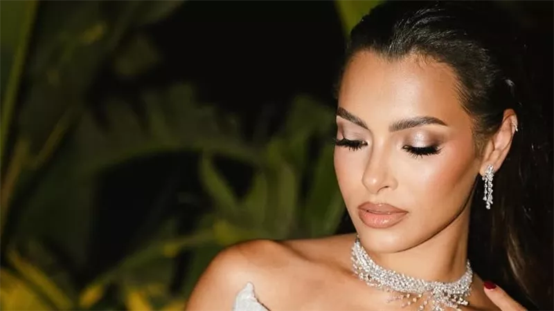كارمن سليمان تخطف الأنظار في حفل القاهرة.. وتألق أبيض يُمهّد لألبومها الجديد