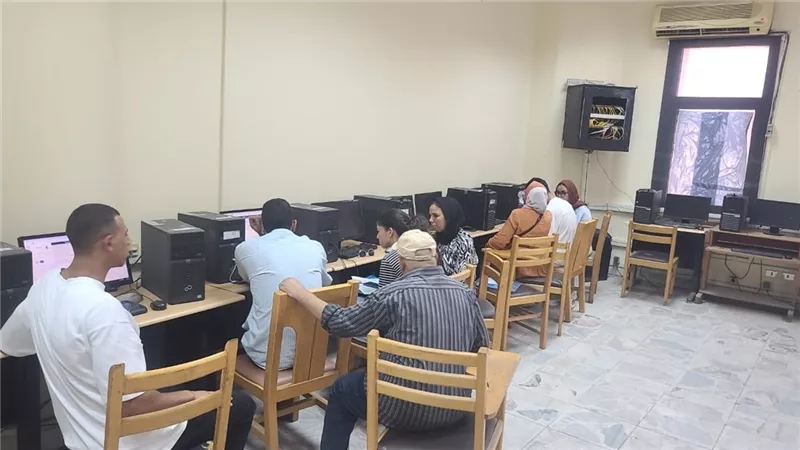 تنسيق الجامعات 2025.. معامل الحاسبات بالجامعات الحكومية تنتظم في تقديم الدعم الفني لطلاب الثانوية العامة