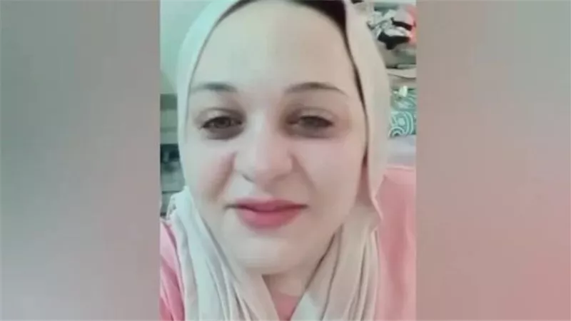 القبض على «ابنة مبارك المزعومة» وترحيلها للقاهرة للتحقيق معها في ادعاءاتها
