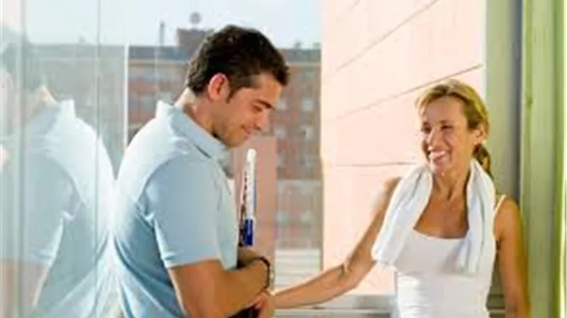 كيف أتخلص من الخجل أمام النساء؟