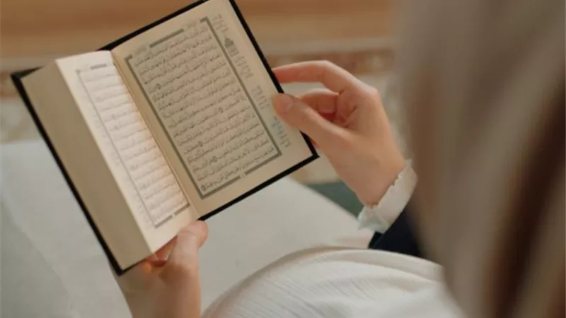 هل القئ عند المرأة الحامل ينقض الوضوء؟ « الإفتاء تُجيب »