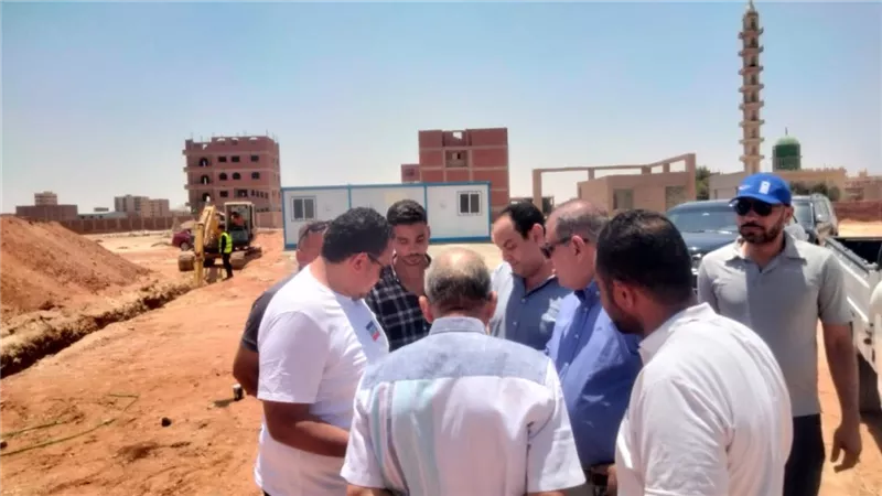 رئيس جهاز مدينة الشروق يتفقد مشروع التغذية الرئيسي بالمياه بعددٍ من المجاورات بمنطقة الرابية