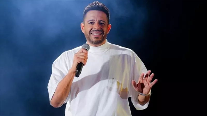 محمد حماقي يكشف مفاجاة عن مسيرته.. وما قصة الفيلم الوثائقي الخاص به؟