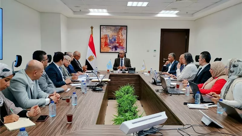 نائب وزير الإسكان يترأس اجتماع لجنة مشروع «المساندة الفنية التحضيرية لإدارة الحمأة»