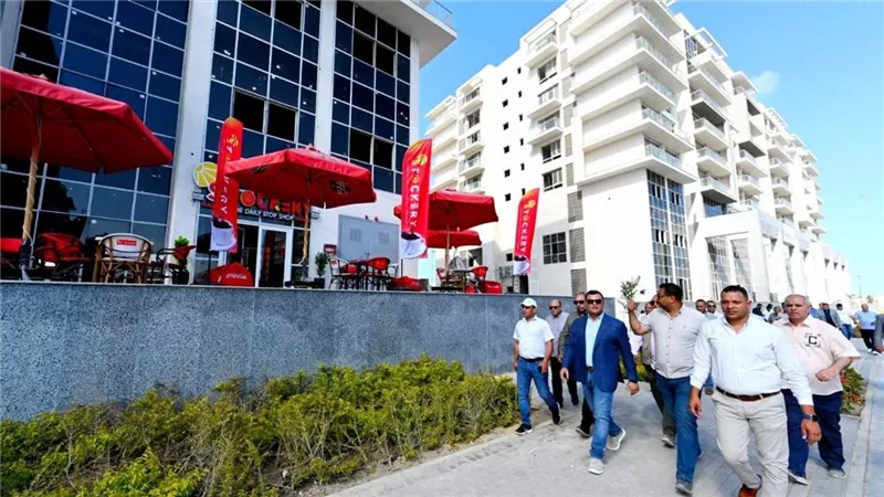 وزير الإسكان يتفقد مشروع إنشاء محطة لتحلية المياه بمدينة العلمين الجديدة