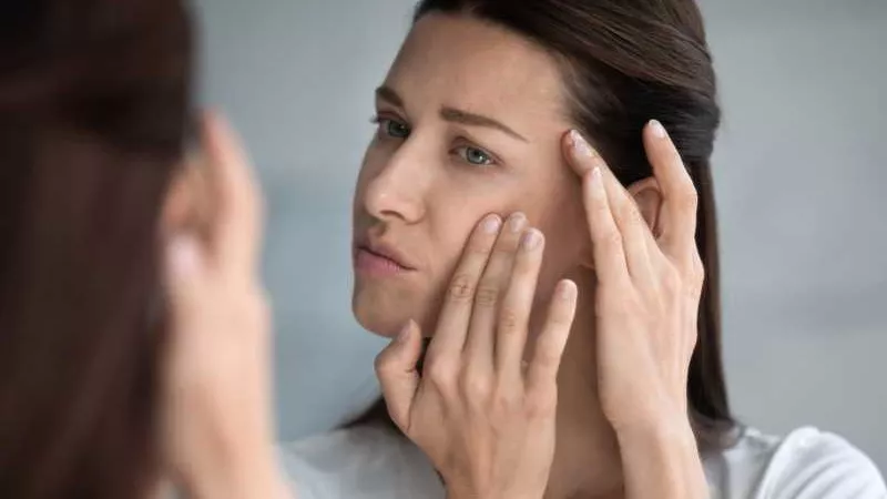 أفضل مستحضرات التجميل العالمية  لعلاج البقع الداكنة وتفتيح البشرة 
