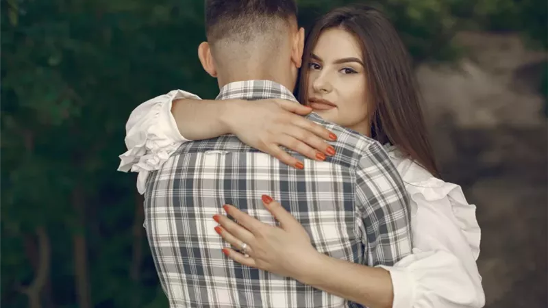 فقدت مشاعري تجاه زوجي متقلب المزاج.. ماذا أفعل؟