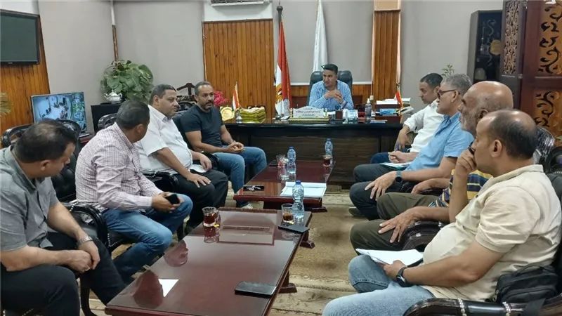 رئيس جهاز مدينة بني سويف الجديدة يجتمع بالشركات المنفذة لمشروعات الإسكان بالمدينة