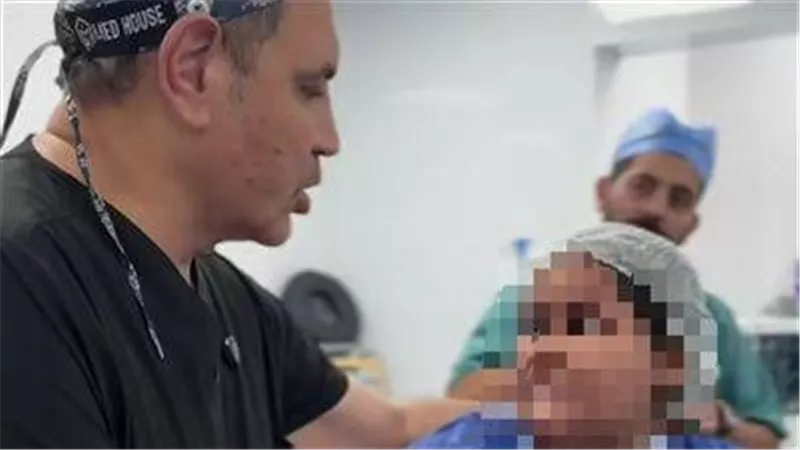 نقابة الأطباء تحقق مع طبيب أجرى تكميم معدة لطفلة.. ما مخاطر العملية؟