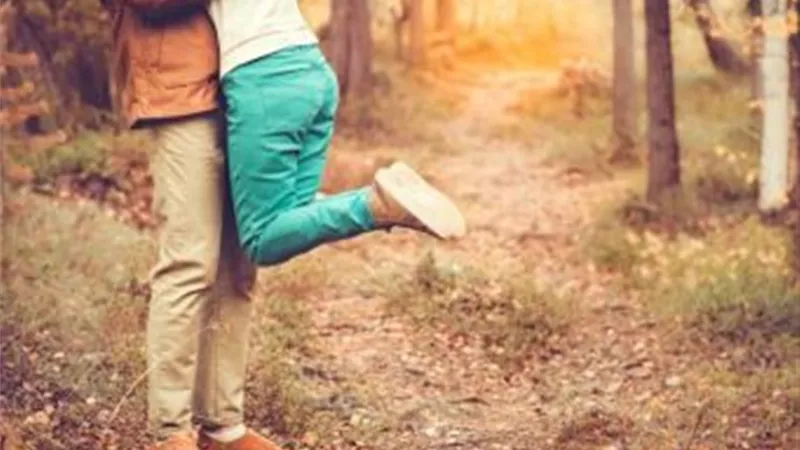 كيفية التعامل مع علاقات الحب الافتراضية للمراهقين
