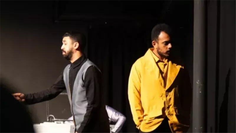 مكافأة لطاقم المسرحية السعودية «طوق» بعد عرض عالمي