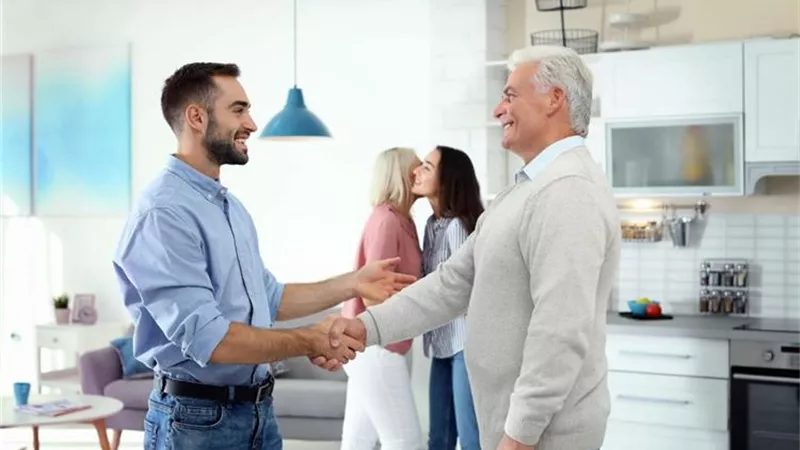 كيف تترك انطباعًا جيدًا في أول لقاء مع أهل العروس؟