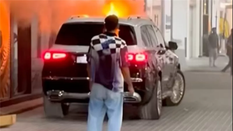 أنس بوخش ينجو من حريق مفاجئ في سيارته.. كيف علق؟