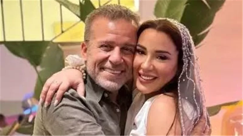 شريف منير يحتفل بارتداء ابنته أسماء الحجاب: “ربنا يثبتك يا حبيبتي”