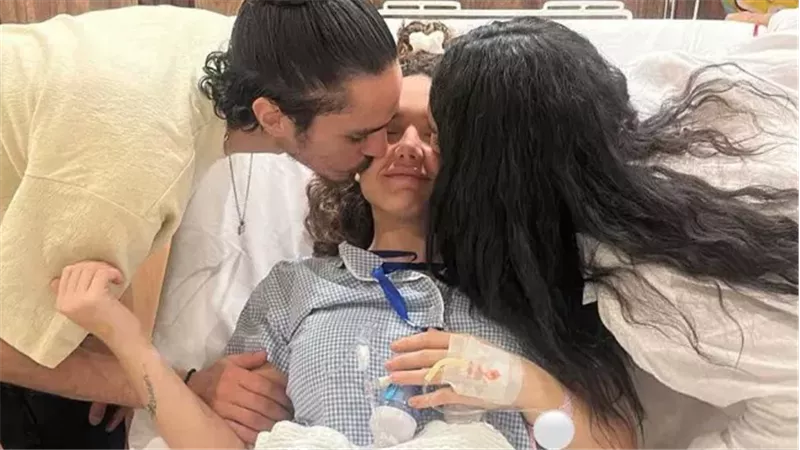 من الأشخاص مع رنا رئيس في أول ظهور لها بعد وعكتها الصحية؟ 