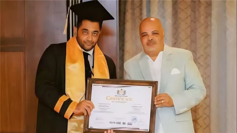 الجامعة البريطانية تتخذ إجراءات قانونية ضد أحمد فلوكس بعد الدكتوراه الفخرية
