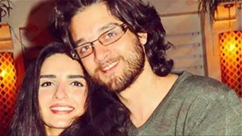 طلاق عمر خورشيد وياسمين جيلاني يثير الجدل.. هل فارق السن بينهما السبب؟