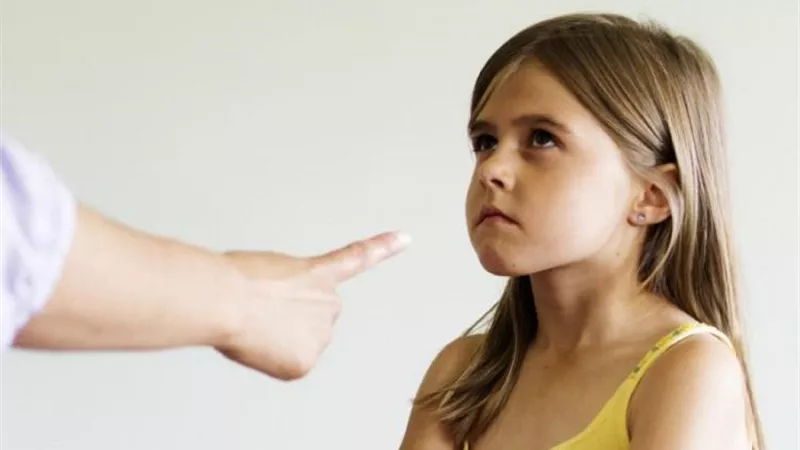 كيف أعاقب طفل عمره 3 سنوات بطريقة صحيحة؟