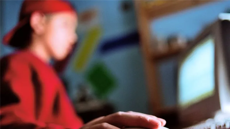 كيف تتعاملين مع شخص متحرش على السوشيال ميديا؟