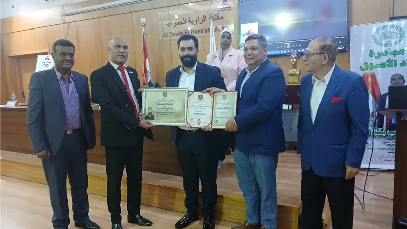 تكربم المطور العقاري العراقي جبار كاظم في ملتقي القادة والمبدعين العالمي بالقاهرة