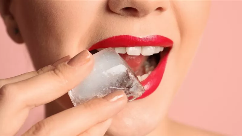 حلمت أنني آكل مكعبات الثلج..  «ما تفسير ذلك المنام ؟»