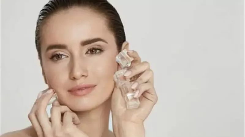 5 مشاكل يُسببها استخدام الثلج على البشرة بشكل يومي