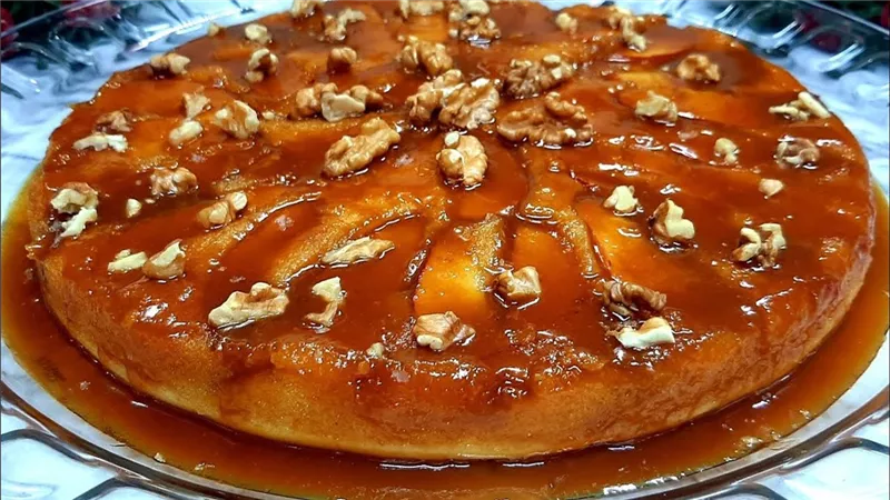 طريقة عمل كيكة التفاح  بالكراميل بمكونات بسيطة وطعم رائع 