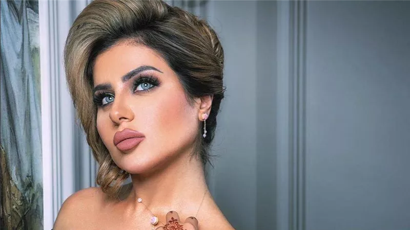 أحمد عبدالعزيز يحرج الإعلامية الكويتية حليمة بولند