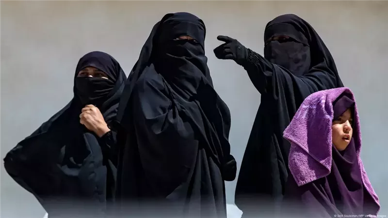 بدء محاكمة 3 فرنسيات بتهمة الانضمام إلى داعش في سوريا