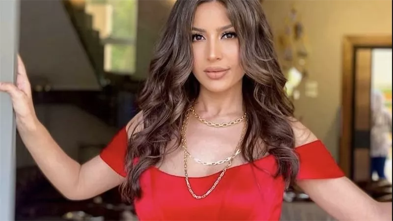 جنات تغني مع ابنتيها بحضور منى الشاذلي.. وتكشف مفاجأة عن أمومتها
