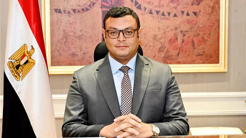 وزير الإسكان يتابع موقف تنفيذ وحدات 