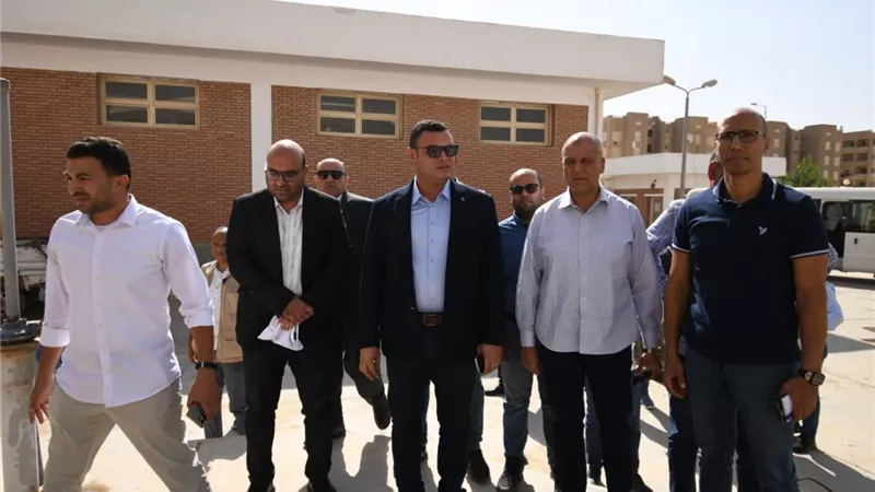 وزير الإسكان يتفقد محطة رفع صرف صحي ابني بيتك 5 بمدينة حدائق أكتوبر