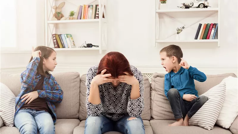 7 نصائح للتعامل مع خلافات أطفالك بدون انحياز 