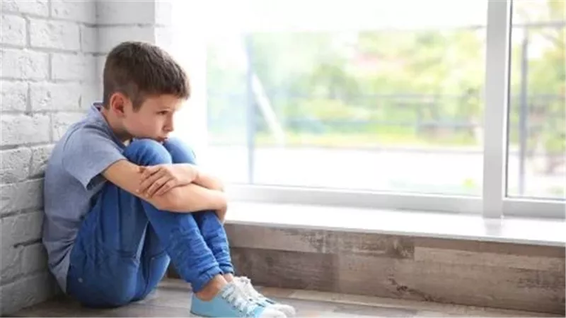 أخطاء تربوية تُضعف شخصية الطفل دون أن يشعر الآباء.. تعرّف على الأسباب والعلاج