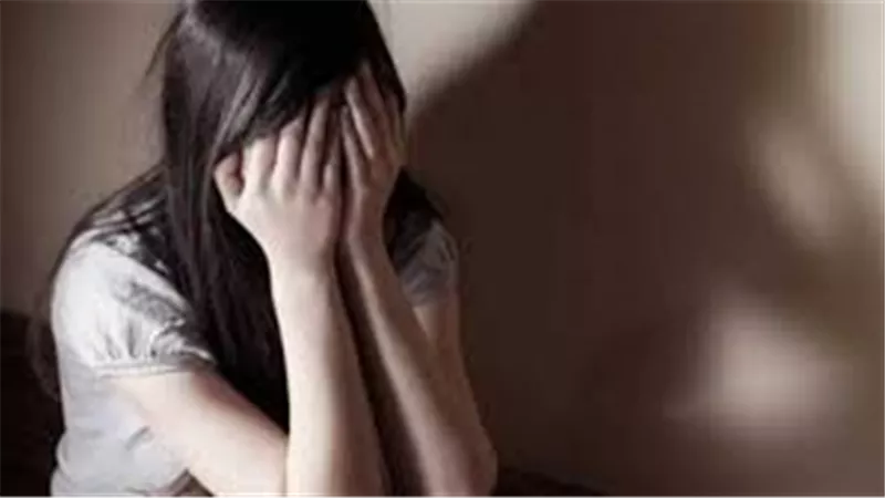 اكتشفت أن أبي شاذ وأمي تخونه.. ماذا أفعل؟