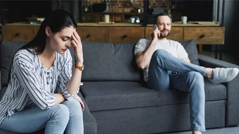الإهمال مقبرة الزواج.. ما أسبابه وكيف تتعاملين معه؟