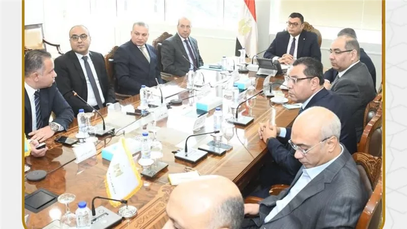 وزير الإسكان يعقد اجتماعاً لبحث ملف تشغيل مشروع حدائق تلال الفسطاط