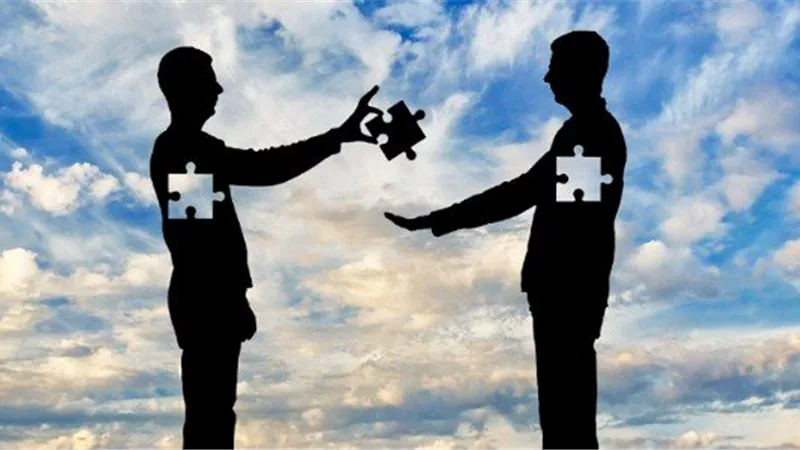 التضحية.. قوة إنسانية تبني العلاقات أم عبء يدمر الذات؟