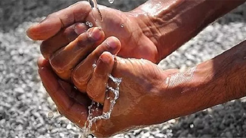 هل تجوز الصلاة بعد الاغتسال دون وضوء؟.. أمين الفتوى يوضح 