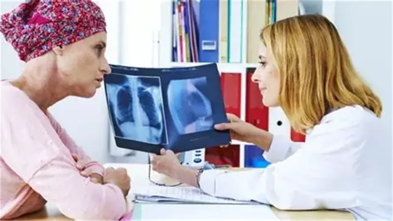 في أكتوبر الوردي.. ما التأثيرات النفسية والاجتماعية على محاربات سرطان الثدي ؟ 