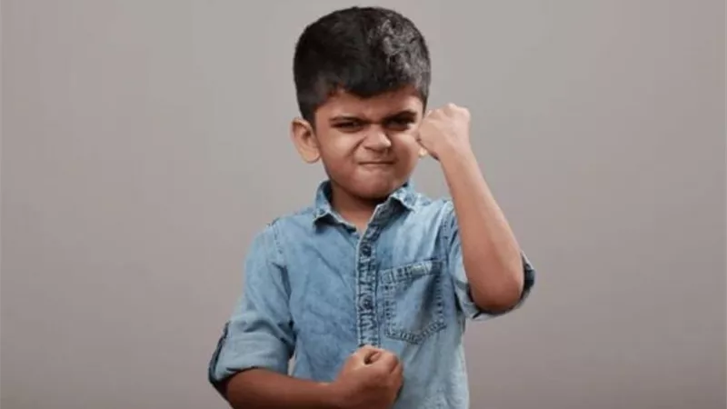 طفلي عنيف وغير صبور.. ماذا أفعل؟